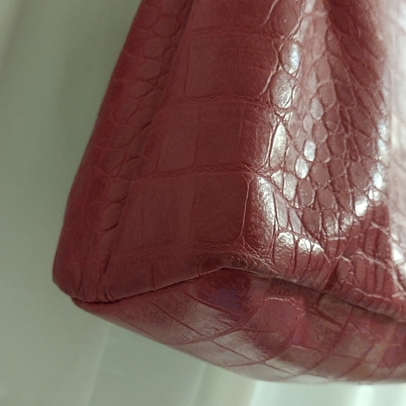 Bueno Red Crocodile-Embossed Shoulder Bag - Picture 8 of 15